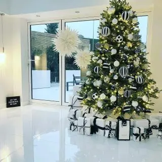 MERRY CHRISTMAS AND A HAPPY NEW YEAR TO ALL OUR CUSTOMERS AND FOLLOWERS FROM ALL OF US AT SCREET IT, WE APPRECIATE ALL THE LOVE AND SUPPORT AND LOOK FORWARD TO CONTINUING TO WORK WITH YOU NEXT YEAR 💖🏡❄☃️🎄#instagram #buildersofinsta #contractorsofinsta #maincor #emetti #liquidscreed #underfloorheating #westmidlands #suttoncoldfield #suttoncoldfieldbuildingservices #contractors #buildersofinsta #builders #birminghambuilders #birmingham #nationwide #london