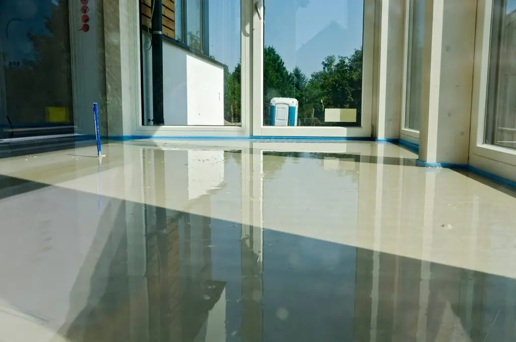 how to screed a floor